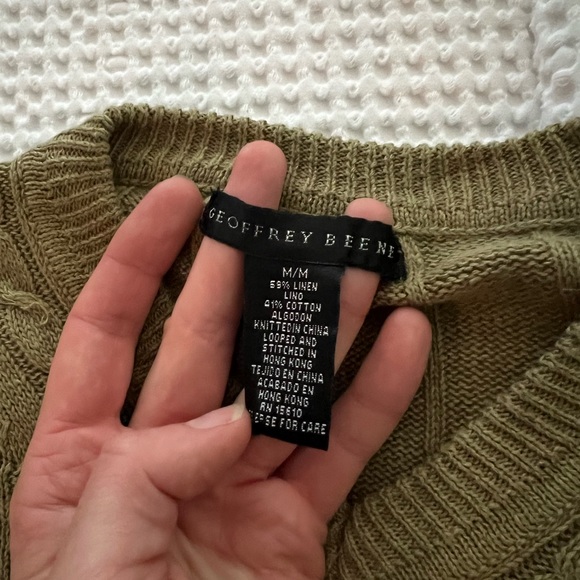 Geoffrey Beene olive green sweater - Picture 2 of 3